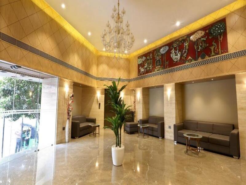 Central Beacon Hotel Surat Buitenkant foto