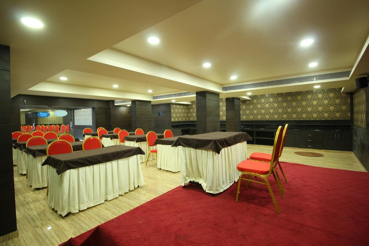 Central Beacon Hotel Surat Buitenkant foto