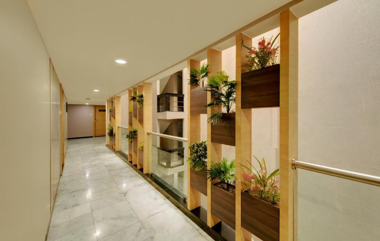 Central Beacon Hotel Surat Buitenkant foto