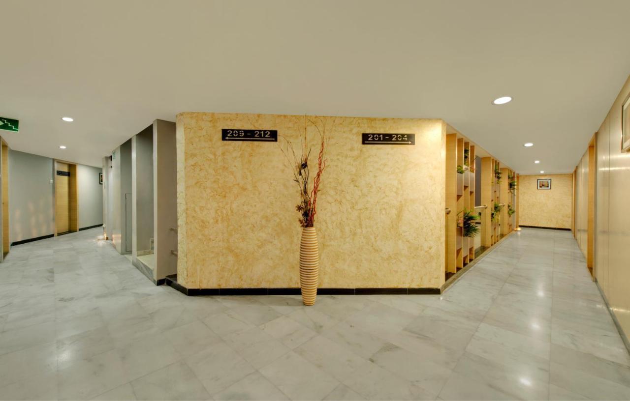 Central Beacon Hotel Surat Buitenkant foto
