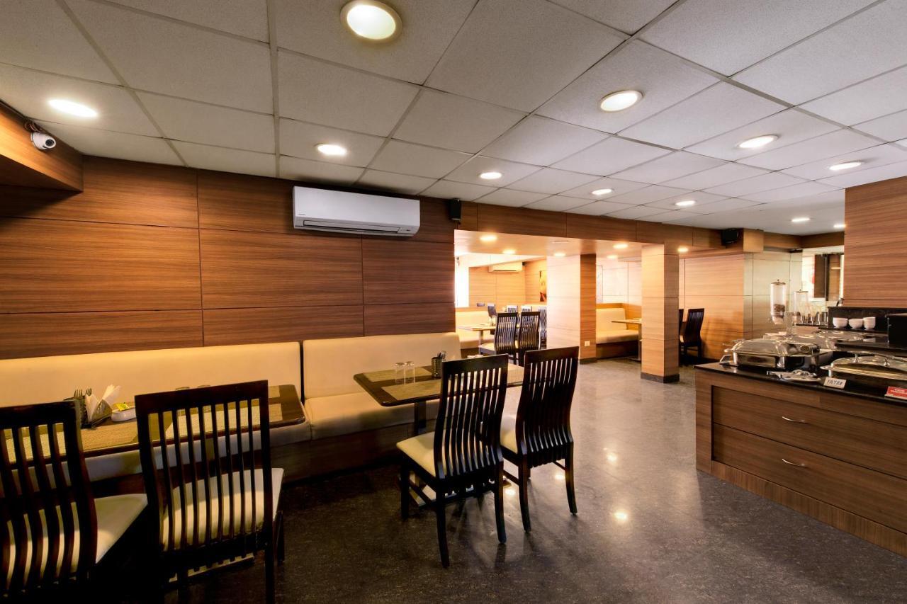 Central Beacon Hotel Surat Buitenkant foto