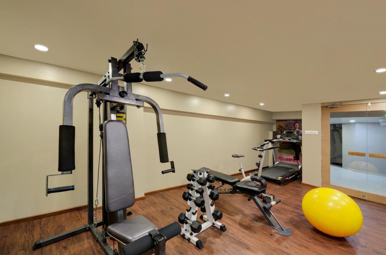 Central Beacon Hotel Surat Buitenkant foto