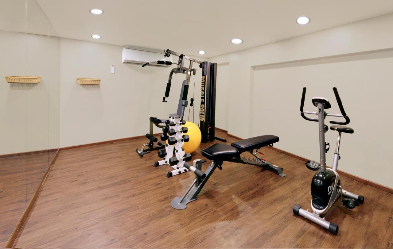 Central Beacon Hotel Surat Buitenkant foto